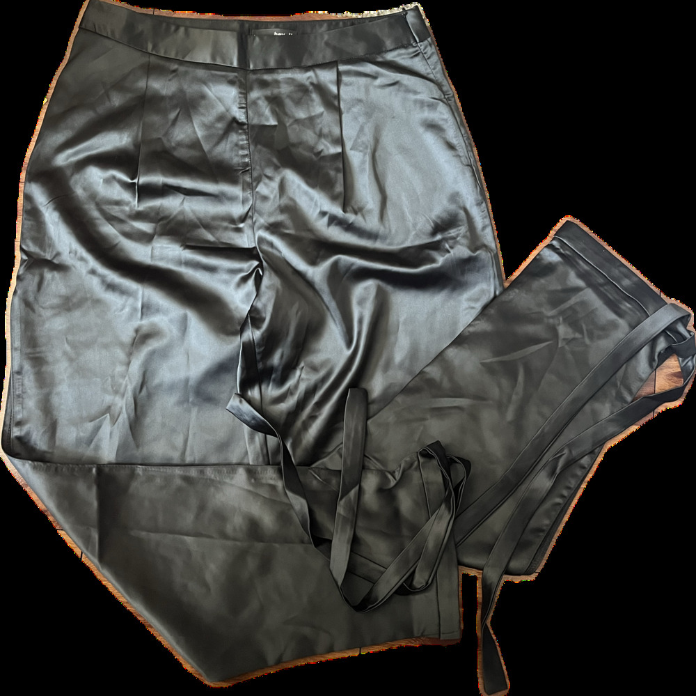Hey U black silky open leg tie cuff pants large NWOT
